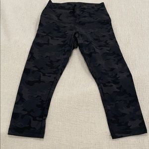 LULULEMON cropped wunder under camo legging